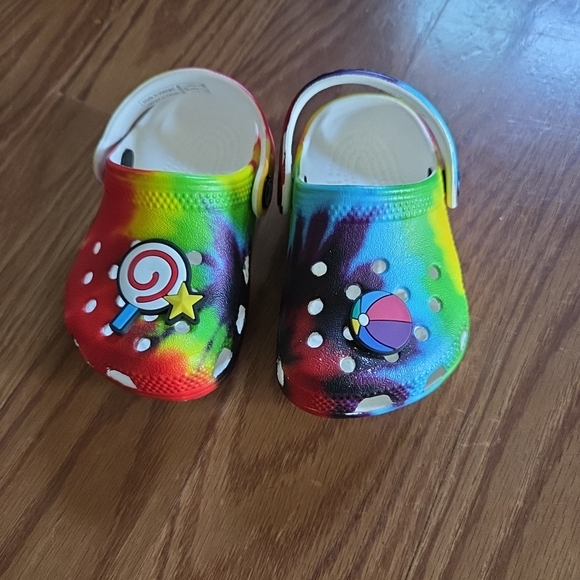 Rainbow Colorful Kids Clogs with Fun Charms Size 2/3 NEW - Picture 1 of 5